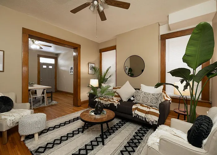 Bright Spacious 5br Perfect For Groups Or Family *
