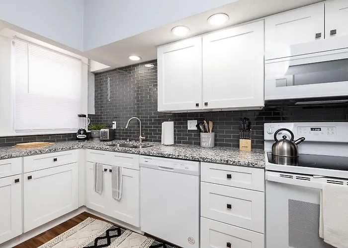 Bright Spacious 5br Perfect For Groups Or Family *