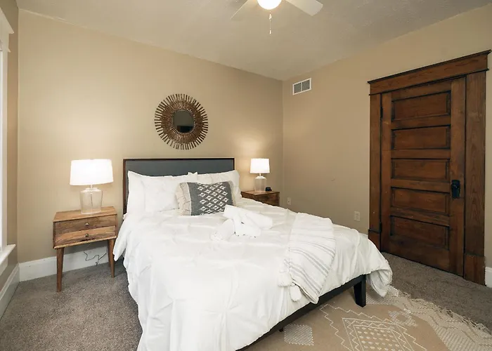 Bright Spacious 5br Perfect For Groups Or Family Holiday home