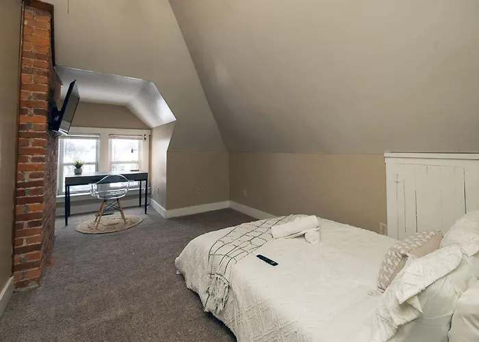 Bright Spacious 5br Perfect For Groups Or Family *